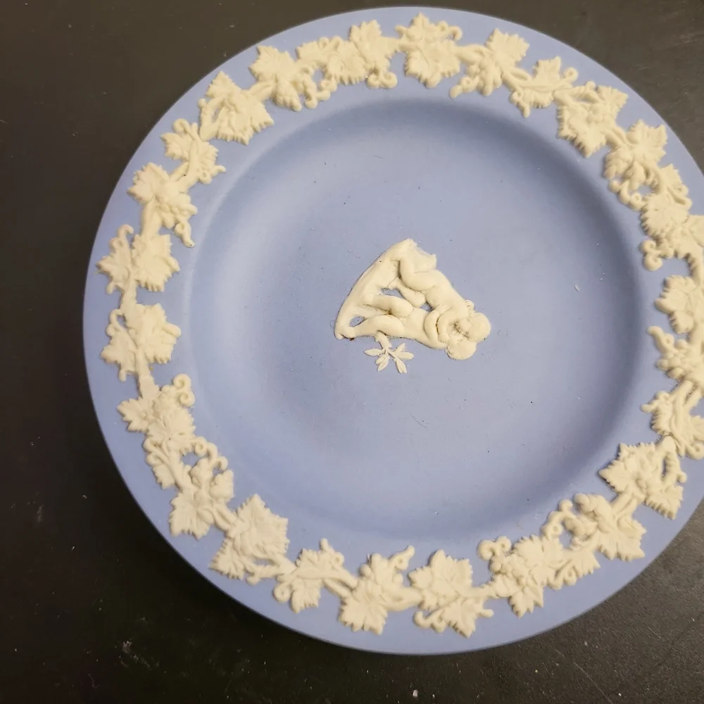 Vintage Wedgwood Porcelain Trinket Dish 4.5"  #1 - Picture 5 of 7